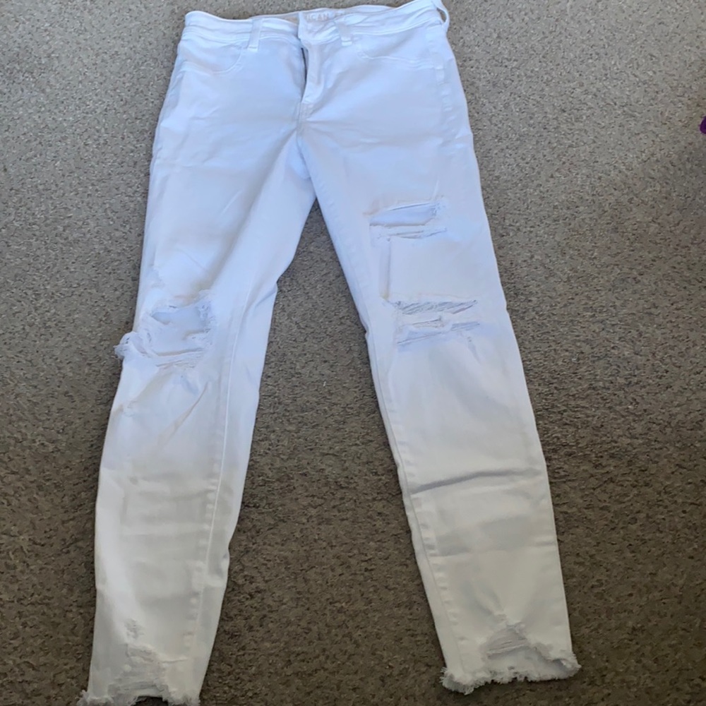 White ripped skinny jeans from American Eagle. Size 10.